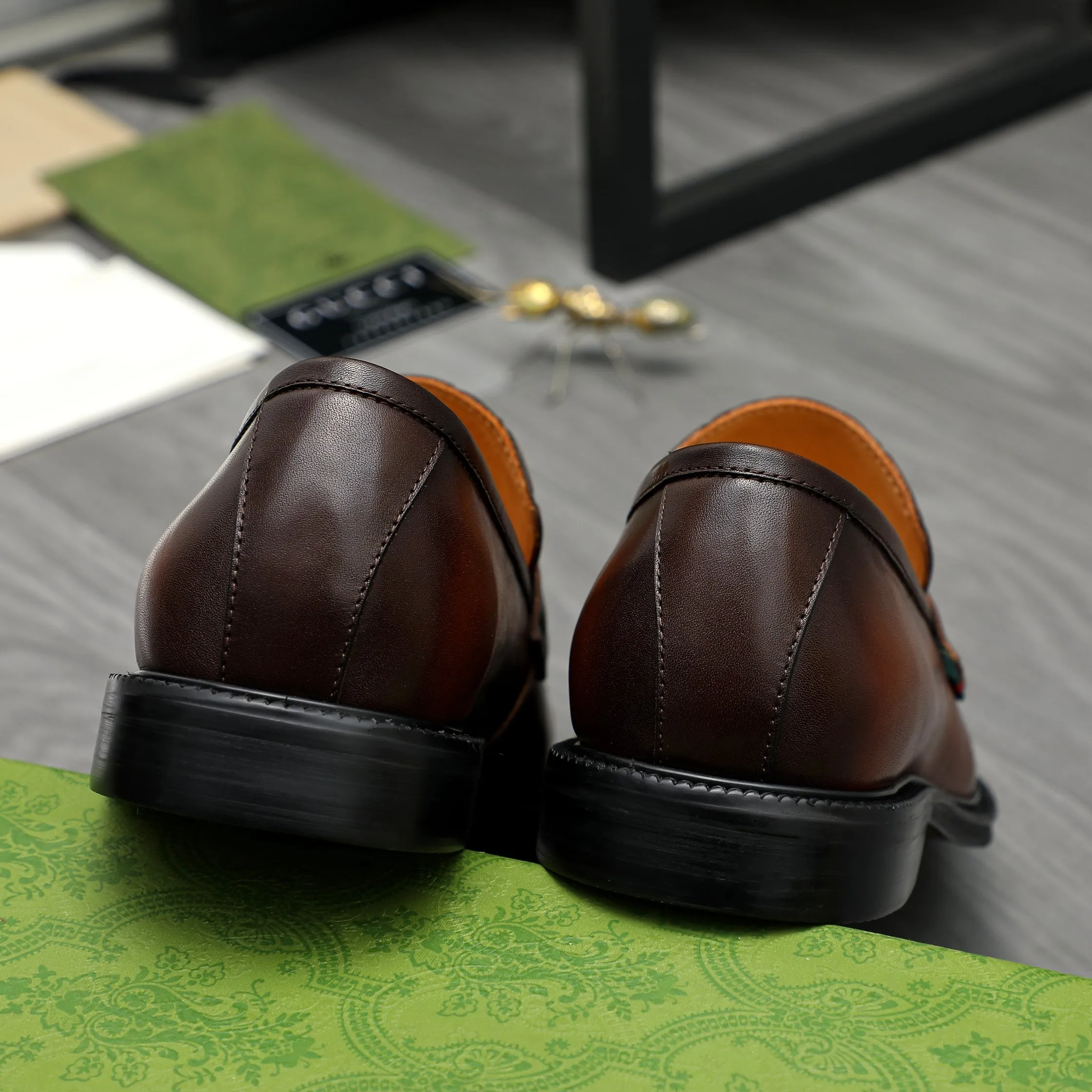 Men's shoes 💰p500 Product trademark: GUCCI "Gucci" business slip-on leather shoes Regular size: 38-46 (38.45.46 custom-made, non-returnable) Product materials: Selected high-quality color-brushed cowhide embossed upper, cowhide lining, original rubber outsole